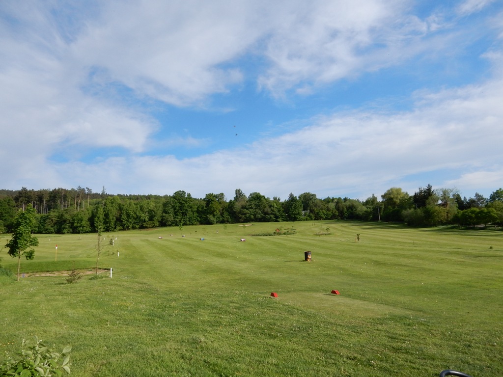 golfové hřiště u areálu - 24.dubna 2015