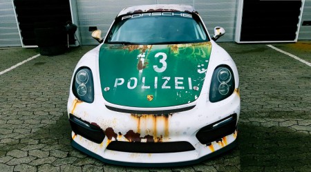 porsche_cayman_gt4_polizei_wrap_perex_lepsi_800_600.jpg